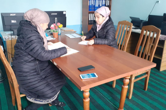 D. Shermatova, senior teacher of the "Uzbek language and literature" department, visited "Koshkayragoch" MFY in Toraqorgan district based on the principle of "One intellectual is a spiritual patron of one neighborhood".