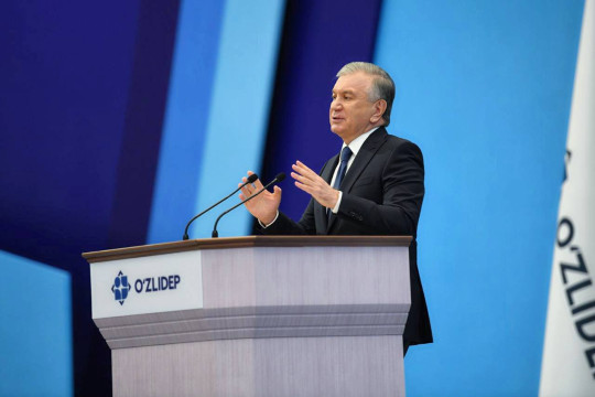 Shavkat Mirziyoyev also spoke about the need to freely use the flag of Uzbekistan