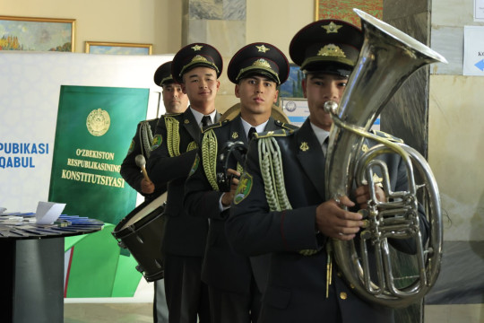 Harbiy orkestr institut jamoasini Konstitutsiya bayrami bilan tabrikladi