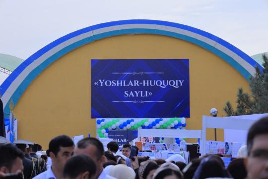 “Yoshlar huquqiy sayli” tadbirida institut koʻrgazmasi tashkil etildi