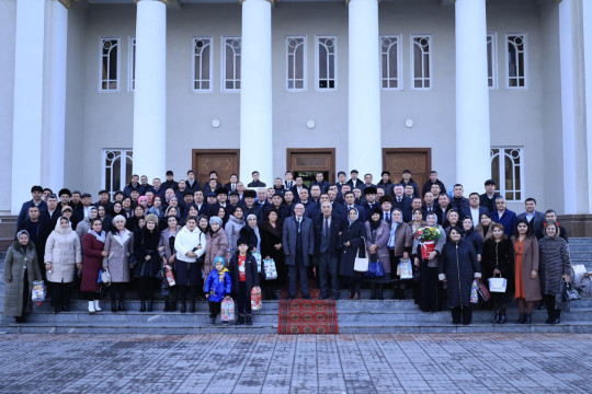 Navoiy nomli viloyat musiqali drama teatrida Namangan muhandislik-qurilish institutining Yangi yil tadbiri bo‘lib o‘tdi