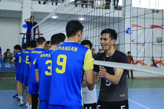 "Talabalar ligasi" doirasida voleybol bo'yicha sport musobaqasining qizg'in pallasiga yetib kelindi.