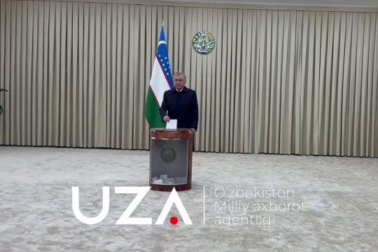 Prezident Shavkat Mirziyoyev oila aʼzolari bilan saylovda qatnashdi