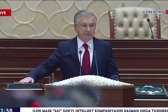 Shavkat Mirziyoyev tantanali qasamyod qildi