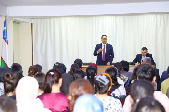 THE MINISTER BEGAN HIS FIRST WORKING DAY BY STUDYING THE LIVING CONDITIONS OF STUDENTS