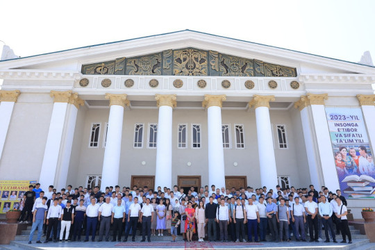 Namangan Regional Musical Drama Theater is crowded even today