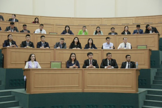 NamMQI talabalari Yoshlar parlamentining Boshqaruv akademiyasidagi o‘quv seminarida ishtirok etmoqda