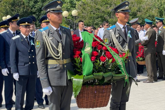 NamMQI vakillari Xotira xiyobonida o‘tganlar xotirasini yod etdi