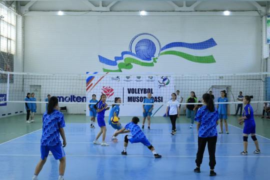 NamMQI sport majmuasida 63-Xalqaro gullar festivali doirasida viloyat hokimi kubogi uchun voleybol musobaqasi bo'lib o'tmoqda