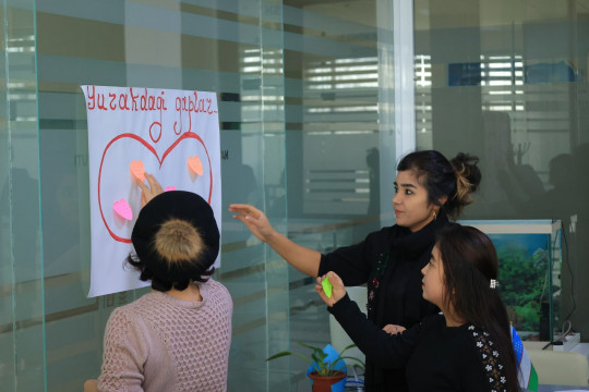 The psychologist conducted a training for female students